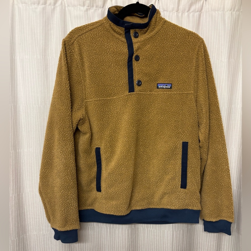 Patagonia pullover size small excellent condition only worn once.